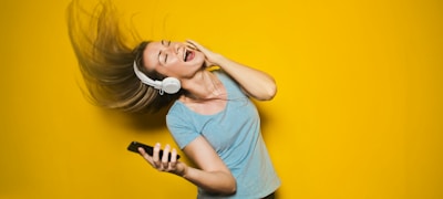 铁粉聚集地体育迷在线交流讨论的热闹社区场景